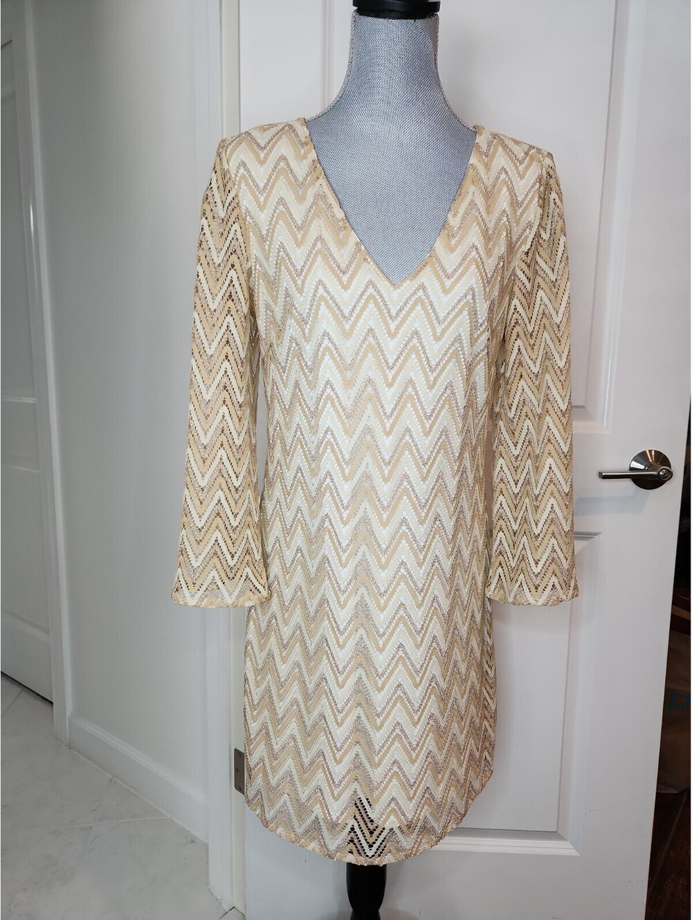 Lilly Pulitzer Shift Dress Women's Sz L Chevron Beige Gold Metallic Crochet Lace